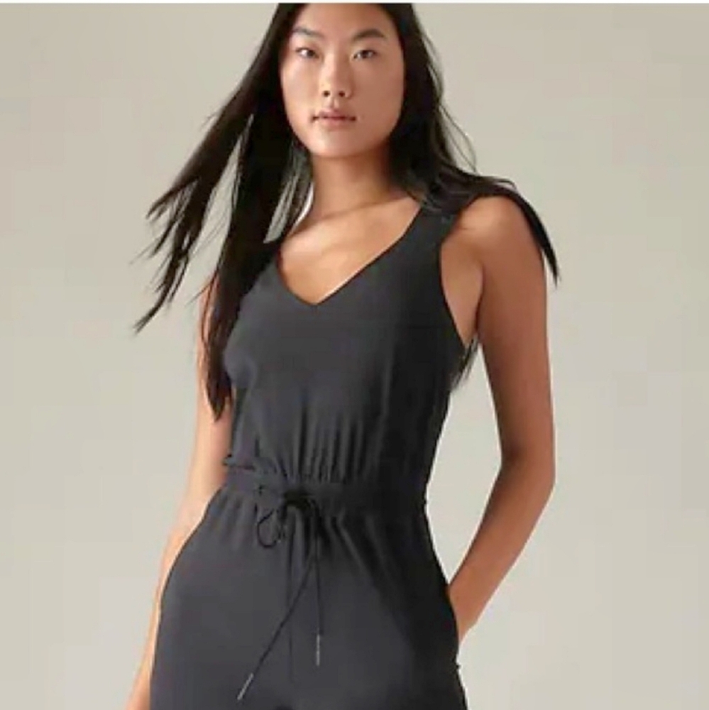 NWOT Athleta Savannah Strap Mini Length Athletic Tie Waist Black Pockets S